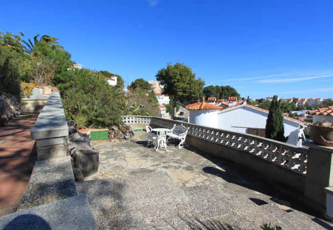 Casa adosada en Hospitalet de L´Infant - CASA 23